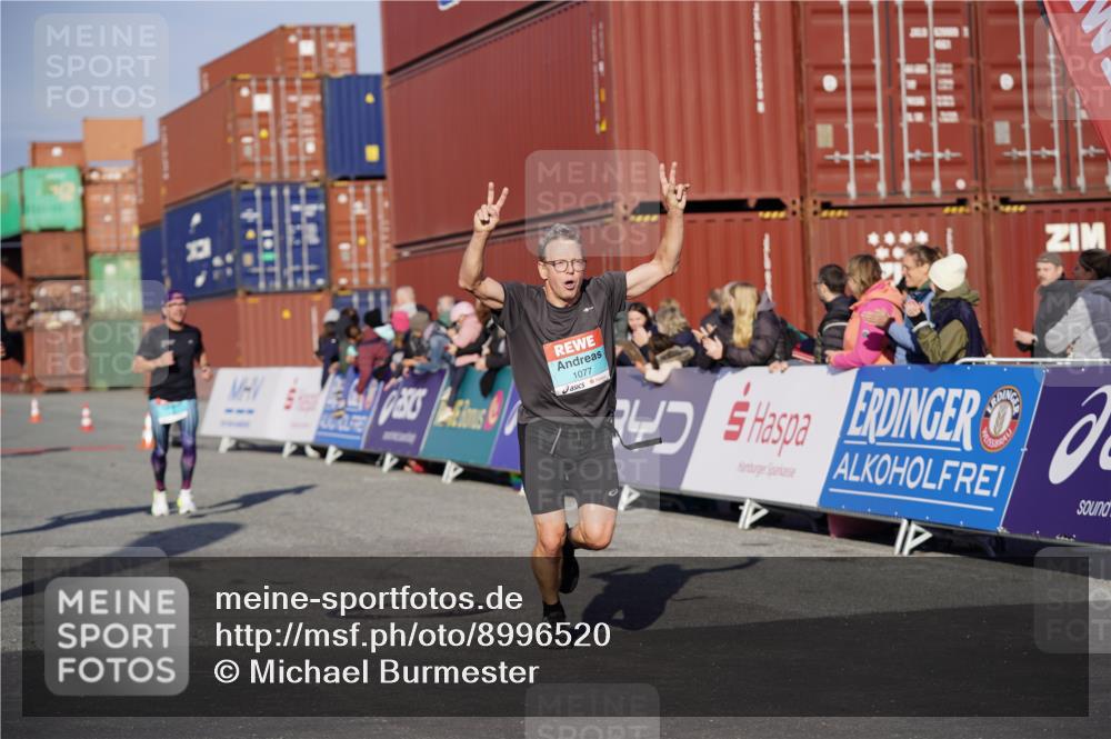 03.10.2025 - Köhlbrandbrückenlauf Michael Burmester http://msf.ph/oto/8996520 03.10.2025 09:59:31 Ziel 1077, 1087, 2788, 2997, 3087, 3464, 3718 meine-sportfotos.de