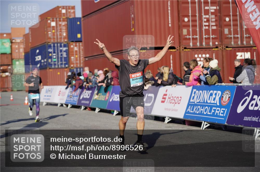 03.10.2025 - Köhlbrandbrückenlauf Michael Burmester http://msf.ph/oto/8996526 03.10.2025 09:59:31 Ziel 1077, 1087, 2788, 2997, 3087, 3464, 3718 meine-sportfotos.de