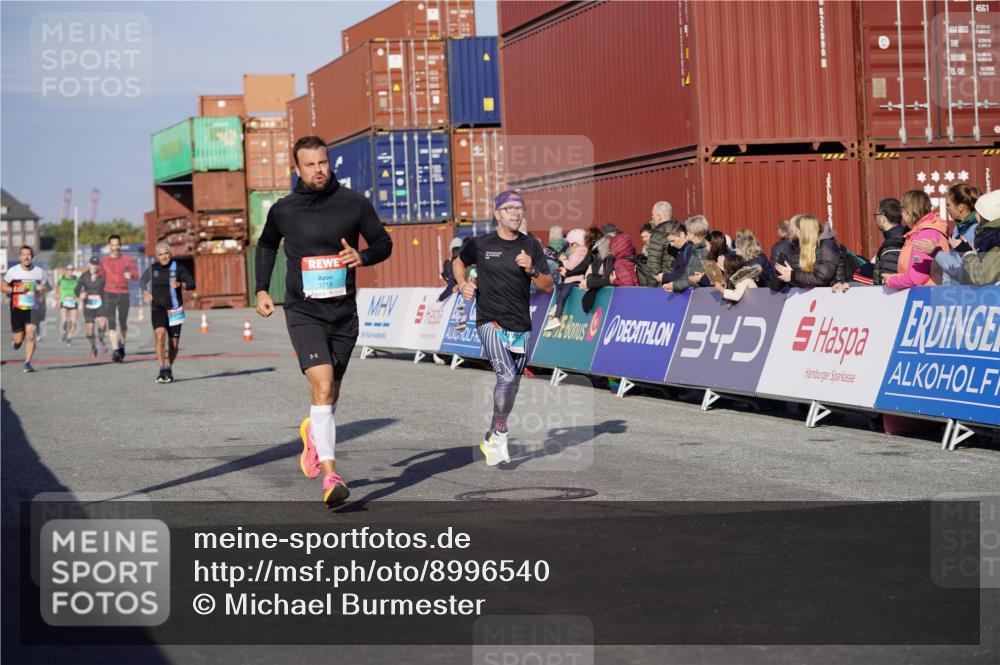 03.10.2025 - Köhlbrandbrückenlauf Michael Burmester http://msf.ph/oto/8996540 03.10.2025 09:59:32 Ziel 1077, 2788, 2997, 3087, 3464, 3718 meine-sportfotos.de