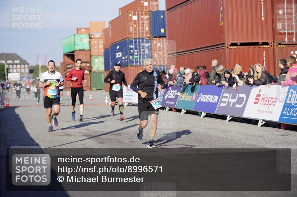 03.10.2025 - Köhlbrandbrückenlauf Michael Burmester http://msf.ph/oto/8996571 03.10.2025 09:59:36 Ziel 1077, 1158, 1248, 2709, 3087, 3464, 3718 meine-sportfotos.de