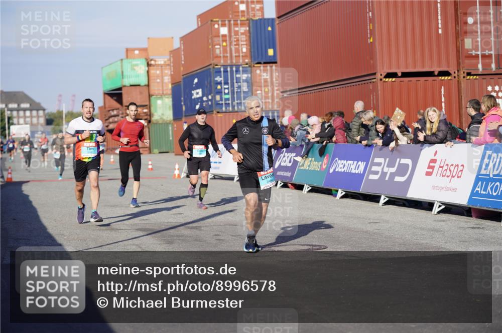 03.10.2025 - Köhlbrandbrückenlauf Michael Burmester http://msf.ph/oto/8996578 03.10.2025 09:59:36 Ziel 1077, 1158, 1248, 2709, 3087, 3464, 3718 meine-sportfotos.de