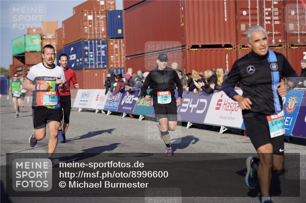 03.10.2025 - Köhlbrandbrückenlauf Michael Burmester http://msf.ph/oto/8996600 03.10.2025 09:59:38 Ziel 1077, 1158, 1248, 2709, 2710, 2959, 3087, 3464, 3718 meine-sportfotos.de