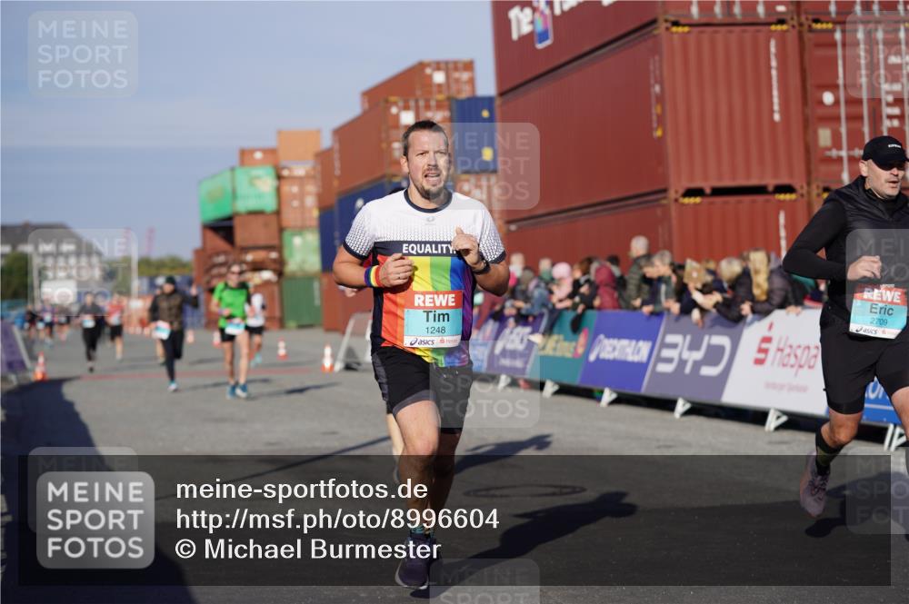 03.10.2025 - Köhlbrandbrückenlauf Michael Burmester http://msf.ph/oto/8996604 03.10.2025 09:59:39 Ziel 1158, 1248, 2709, 2710, 2959, 3087, 3464, 3718 meine-sportfotos.de