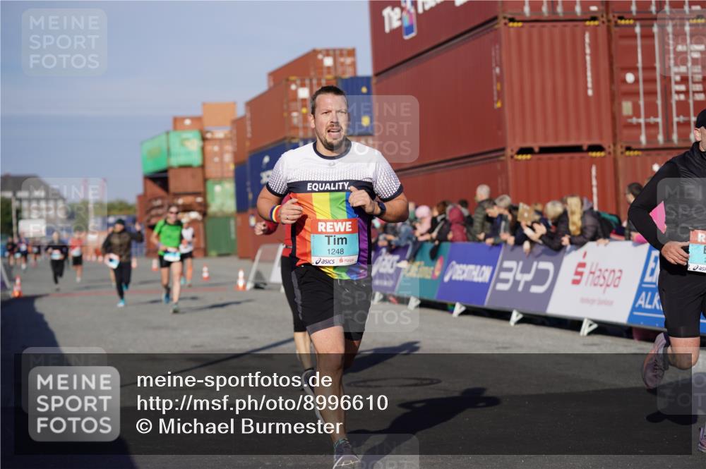 03.10.2025 - Köhlbrandbrückenlauf Michael Burmester http://msf.ph/oto/8996610 03.10.2025 09:59:39 Ziel 1158, 1248, 2709, 2710, 2959, 3087, 3464, 3718 meine-sportfotos.de