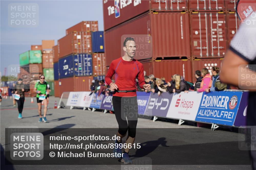 03.10.2025 - Köhlbrandbrückenlauf Michael Burmester http://msf.ph/oto/8996615 03.10.2025 09:59:40 Ziel 1158, 1248, 2709, 2710, 2959, 3087, 3464 meine-sportfotos.de