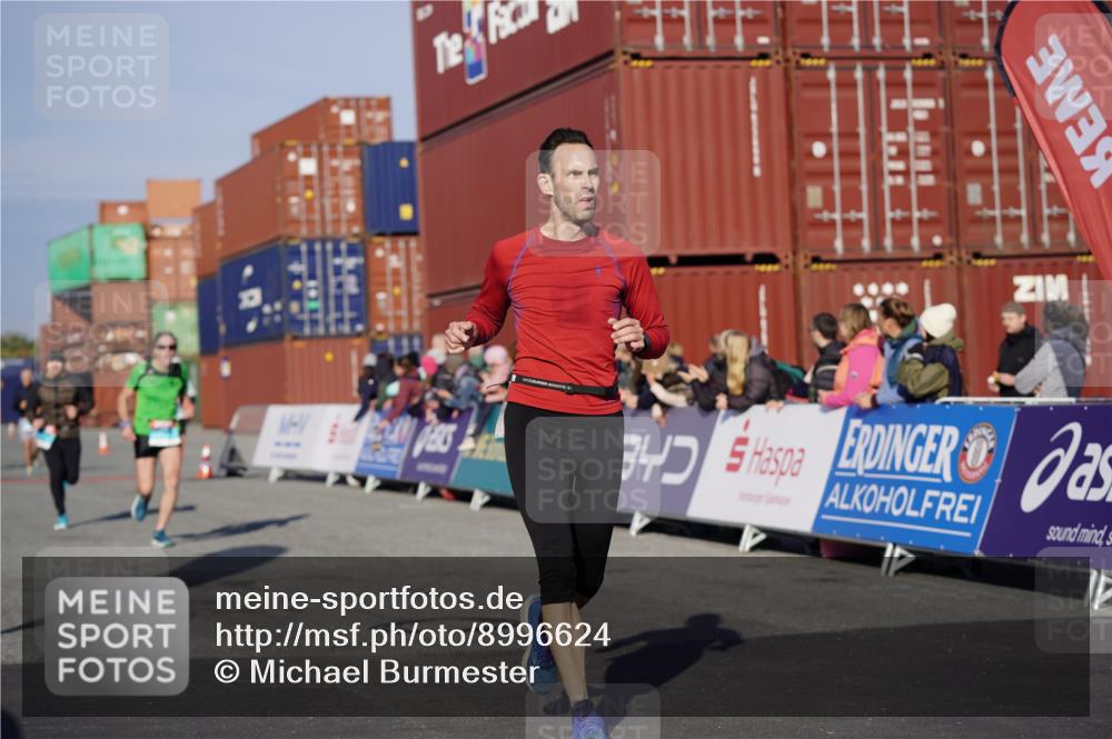 03.10.2025 - Köhlbrandbrückenlauf Michael Burmester http://msf.ph/oto/8996624 03.10.2025 09:59:40 Ziel 1158, 1248, 2709, 2710, 2959, 3087, 3464 meine-sportfotos.de