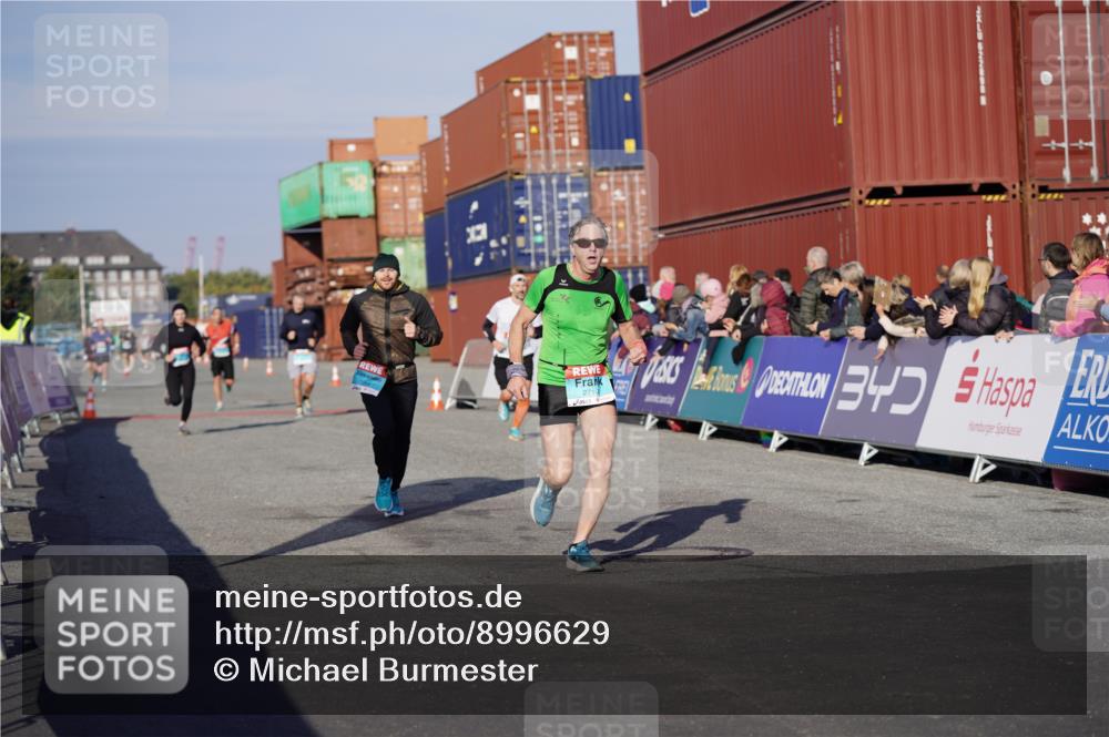 03.10.2025 - Köhlbrandbrückenlauf Michael Burmester http://msf.ph/oto/8996629 03.10.2025 09:59:42 Ziel 1158, 1248, 2697, 2709, 2710, 2884, 2959, 3464 meine-sportfotos.de