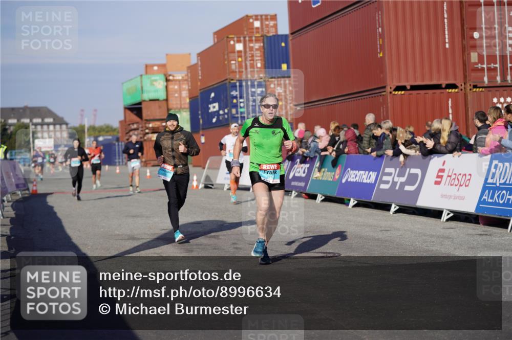 03.10.2025 - Köhlbrandbrückenlauf Michael Burmester http://msf.ph/oto/8996634 03.10.2025 09:59:42 Ziel 1158, 1248, 2697, 2709, 2710, 2884, 2959, 3464 meine-sportfotos.de