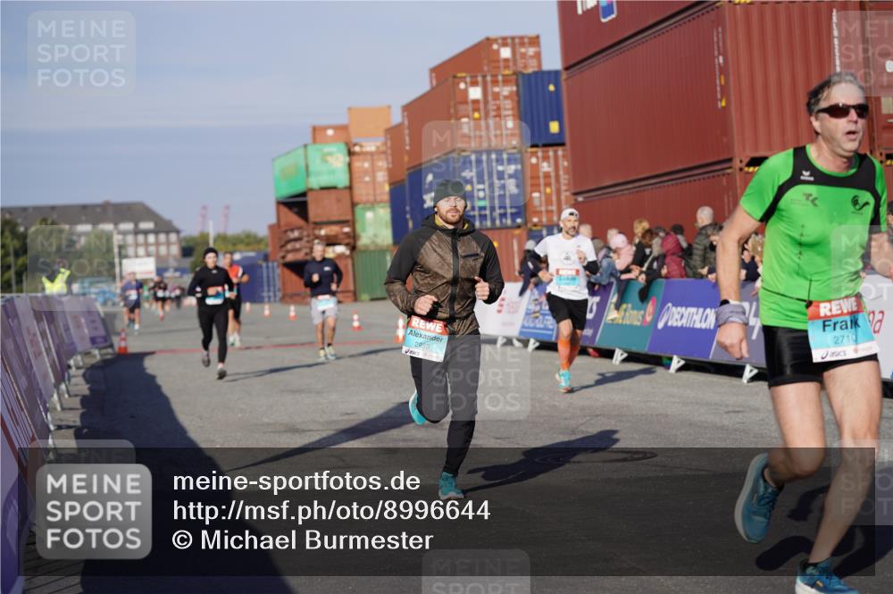 03.10.2025 - Köhlbrandbrückenlauf Michael Burmester http://msf.ph/oto/8996644 03.10.2025 09:59:43 Ziel 1158, 1248, 2697, 2709, 2710, 2884, 2959, 3137, 3464 meine-sportfotos.de