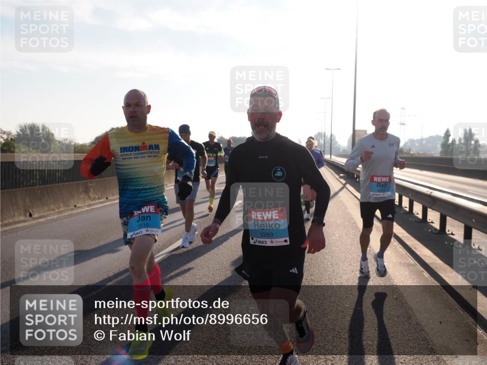 03.10.2025 - Köhlbrandbrückenlauf Fabian Wolf http://msf.ph/oto/8996656 03.10.2025 09:13:12 Position 3 2, 112, 262, 3610, 3269, 3267 meine-sportfotos.de
