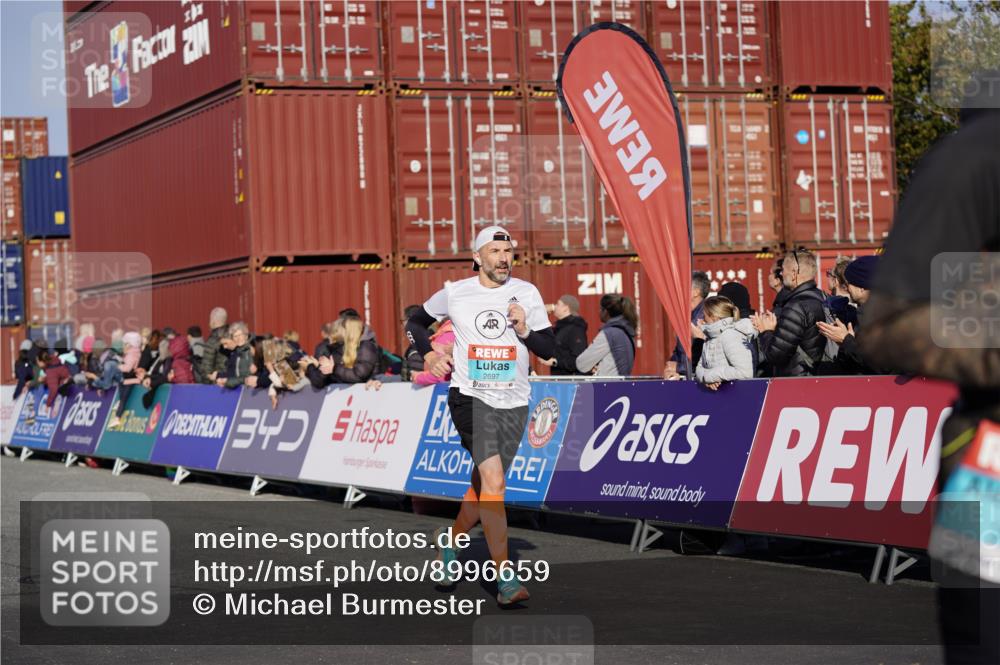 03.10.2025 - Köhlbrandbrückenlauf Michael Burmester http://msf.ph/oto/8996659 03.10.2025 09:59:45 Ziel 1158, 1248, 1297, 2697, 2709, 2710, 2884, 2959, 3137 meine-sportfotos.de