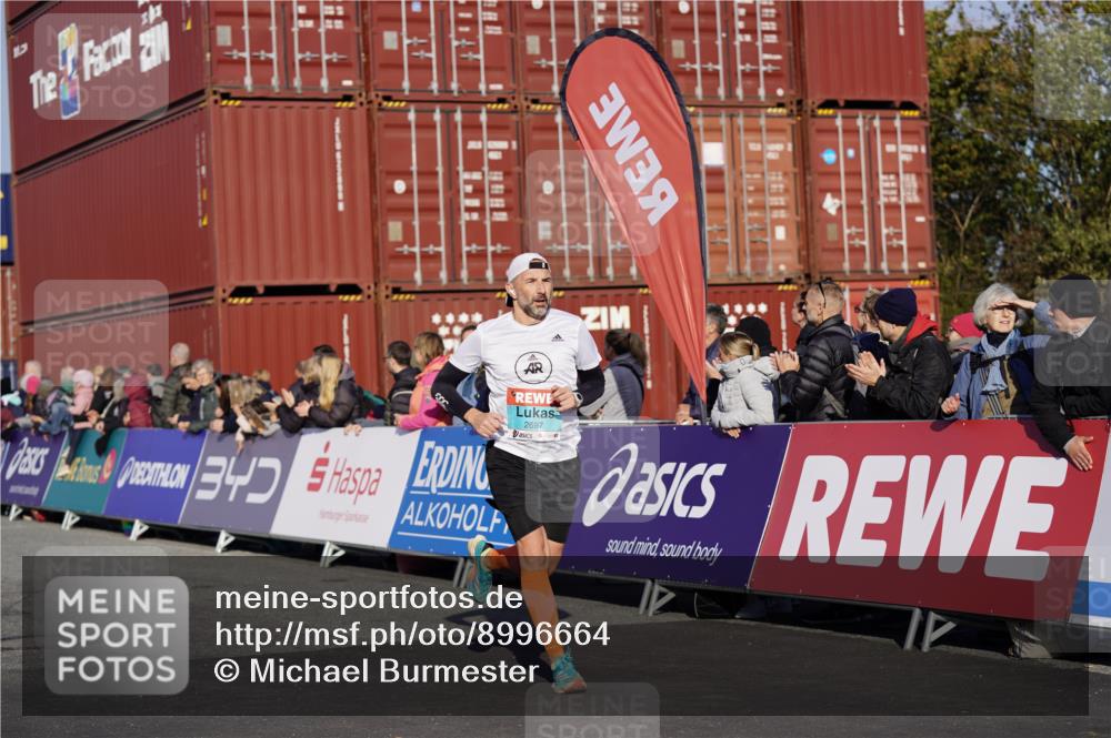 03.10.2025 - Köhlbrandbrückenlauf Michael Burmester http://msf.ph/oto/8996664 03.10.2025 09:59:45 Ziel 1158, 1248, 1297, 2697, 2709, 2710, 2884, 2959, 3137 meine-sportfotos.de