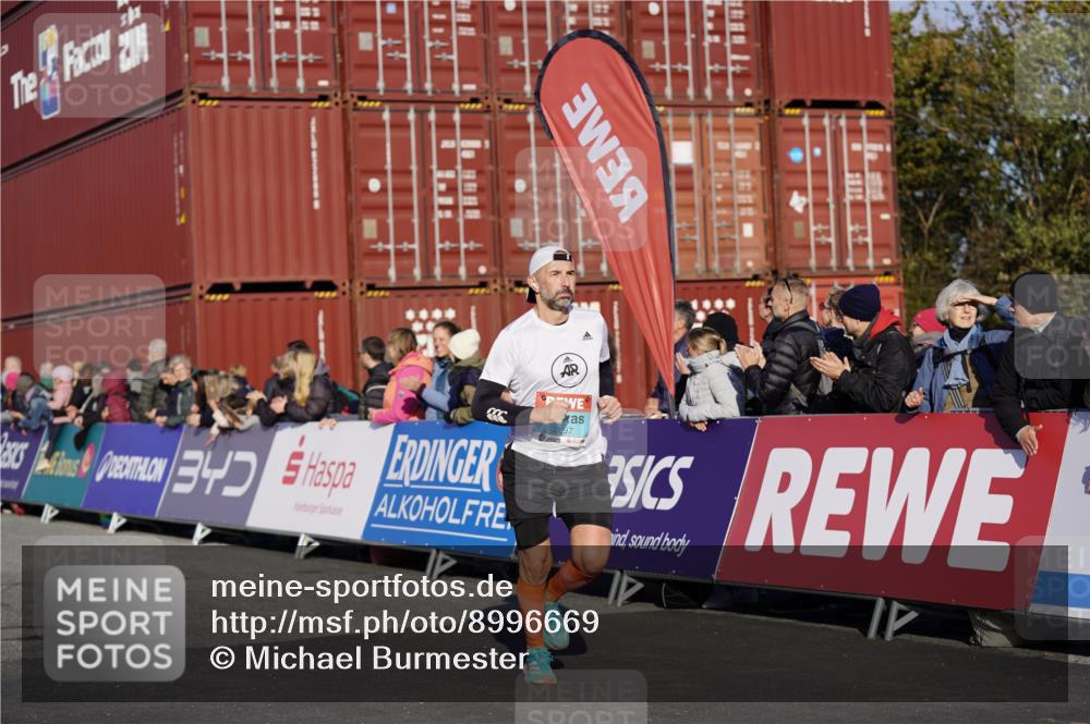 03.10.2025 - Köhlbrandbrückenlauf Michael Burmester http://msf.ph/oto/8996669 03.10.2025 09:59:45 Ziel 1158, 1248, 1297, 2697, 2709, 2710, 2884, 2959, 3137 meine-sportfotos.de