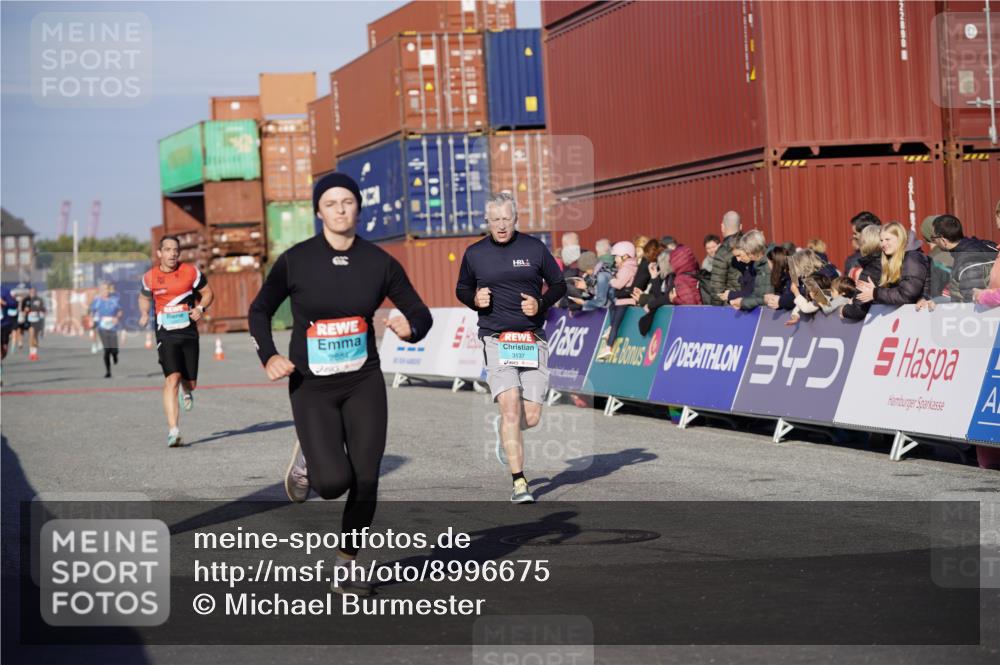 03.10.2025 - Köhlbrandbrückenlauf Michael Burmester http://msf.ph/oto/8996675 03.10.2025 09:59:47 Ziel 1297, 2697, 2710, 2884, 2959, 3137 meine-sportfotos.de