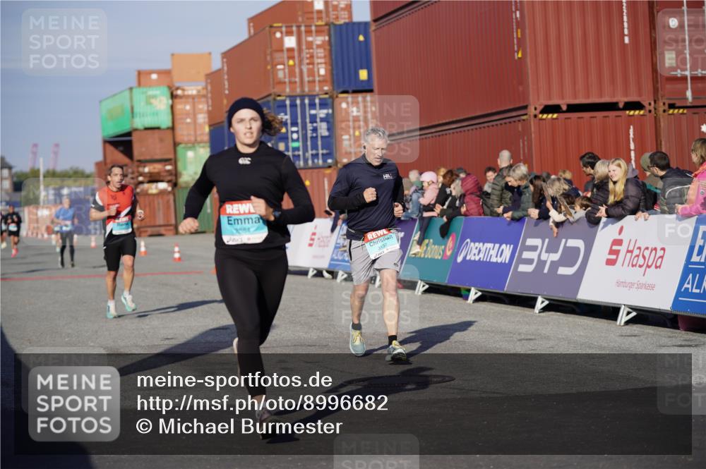 03.10.2025 - Köhlbrandbrückenlauf Michael Burmester http://msf.ph/oto/8996682 03.10.2025 09:59:47 Ziel 1297, 2697, 2710, 2884, 2959, 3137 meine-sportfotos.de