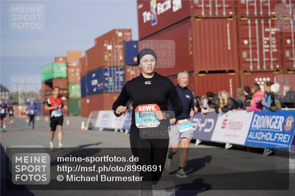 03.10.2025 - Köhlbrandbrückenlauf Michael Burmester http://msf.ph/oto/8996691 03.10.2025 09:59:48 Ziel 1297, 2697, 2710, 2884, 2959, 3137 meine-sportfotos.de