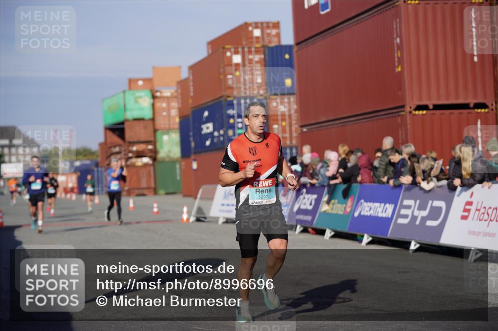 03.10.2025 - Köhlbrandbrückenlauf Michael Burmester http://msf.ph/oto/8996696 03.10.2025 09:59:50 Ziel 1297, 1405, 2697, 2884, 2959, 3137 meine-sportfotos.de