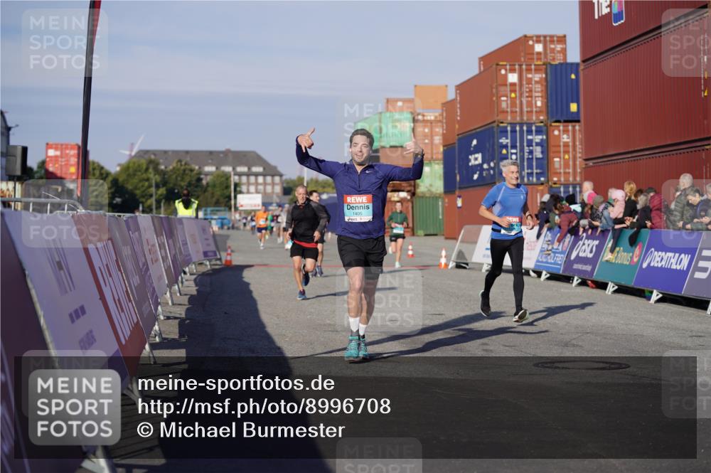 03.10.2025 - Köhlbrandbrückenlauf Michael Burmester http://msf.ph/oto/8996708 03.10.2025 09:59:55 Ziel 1084, 1247, 1297, 1298, 1405, 3137, 3378 meine-sportfotos.de
