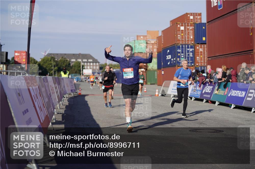 03.10.2025 - Köhlbrandbrückenlauf Michael Burmester http://msf.ph/oto/8996711 03.10.2025 09:59:55 Ziel 1084, 1247, 1297, 1298, 1405, 3137, 3378 meine-sportfotos.de