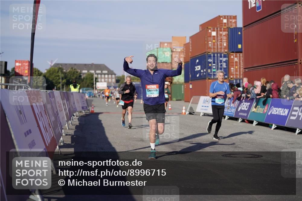 03.10.2025 - Köhlbrandbrückenlauf Michael Burmester http://msf.ph/oto/8996715 03.10.2025 09:59:55 Ziel 1084, 1247, 1297, 1298, 1405, 3137, 3378 meine-sportfotos.de