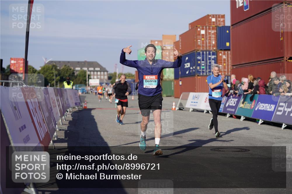 03.10.2025 - Köhlbrandbrückenlauf Michael Burmester http://msf.ph/oto/8996721 03.10.2025 09:59:56 Ziel 1084, 1247, 1297, 1298, 1405, 1946, 3378 meine-sportfotos.de