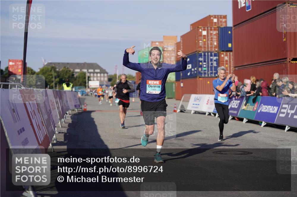 03.10.2025 - Köhlbrandbrückenlauf Michael Burmester http://msf.ph/oto/8996724 03.10.2025 09:59:56 Ziel 1084, 1247, 1297, 1298, 1405, 1946, 3378 meine-sportfotos.de