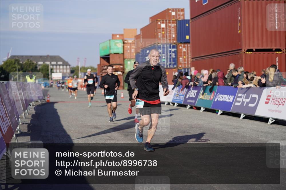 03.10.2025 - Köhlbrandbrückenlauf Michael Burmester http://msf.ph/oto/8996738 03.10.2025 09:59:58 Ziel 1084, 1247, 1298, 1405, 1946, 2777, 3378 meine-sportfotos.de