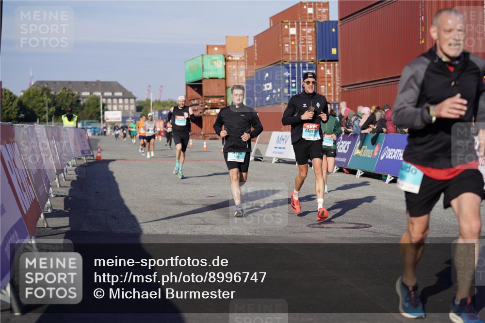 03.10.2025 - Köhlbrandbrückenlauf Michael Burmester http://msf.ph/oto/8996747 03.10.2025 09:59:59 Ziel 1084, 1247, 1298, 1405, 1946, 2777, 3378 meine-sportfotos.de