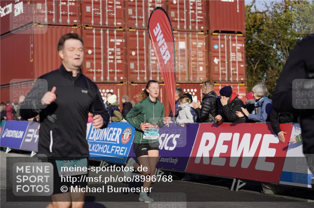 03.10.2025 - Köhlbrandbrückenlauf Michael Burmester http://msf.ph/oto/8996768 03.10.2025 10:00:02 Ziel 1071, 1084, 1247, 1298, 1405, 1946, 2777, 3378 meine-sportfotos.de