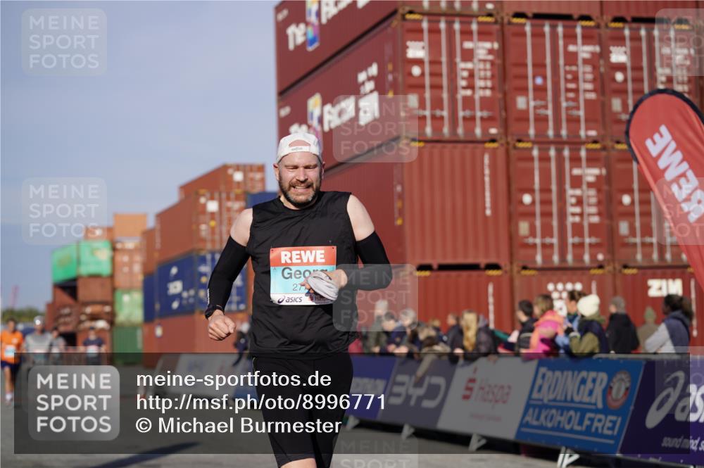 03.10.2025 - Köhlbrandbrückenlauf Michael Burmester http://msf.ph/oto/8996771 03.10.2025 10:00:03 Ziel 1071, 1084, 1247, 1298, 1315, 1946, 2777, 3378 meine-sportfotos.de