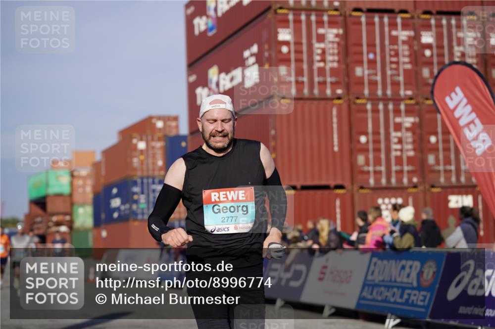 03.10.2025 - Köhlbrandbrückenlauf Michael Burmester http://msf.ph/oto/8996774 03.10.2025 10:00:03 Ziel 1071, 1084, 1247, 1298, 1315, 1946, 2777, 3378 meine-sportfotos.de