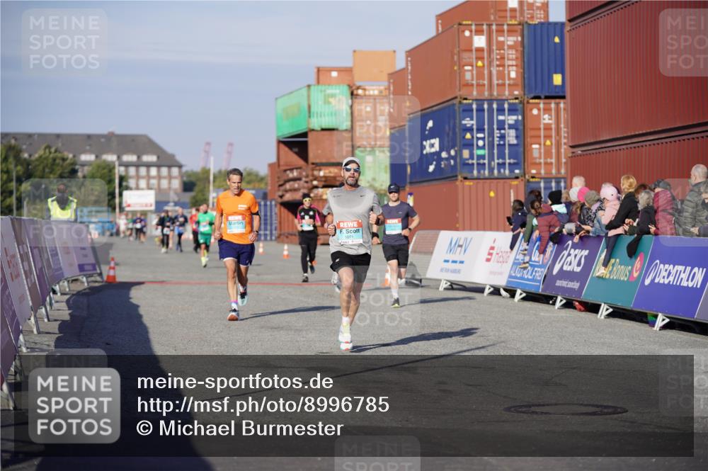 03.10.2025 - Köhlbrandbrückenlauf Michael Burmester http://msf.ph/oto/8996785 03.10.2025 10:00:05 Ziel 1071, 1237, 1298, 1315, 1946, 2777, 3378, 3820 meine-sportfotos.de