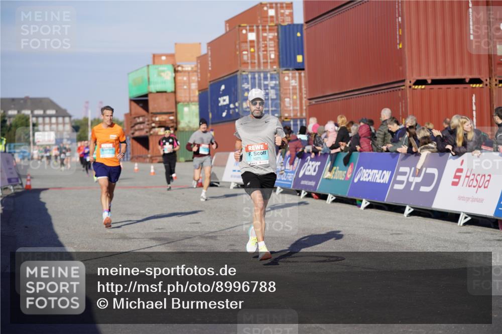 03.10.2025 - Köhlbrandbrückenlauf Michael Burmester http://msf.ph/oto/8996788 03.10.2025 10:00:06 Ziel 1071, 1237, 1298, 1315, 1946, 2777, 3378, 3820 meine-sportfotos.de