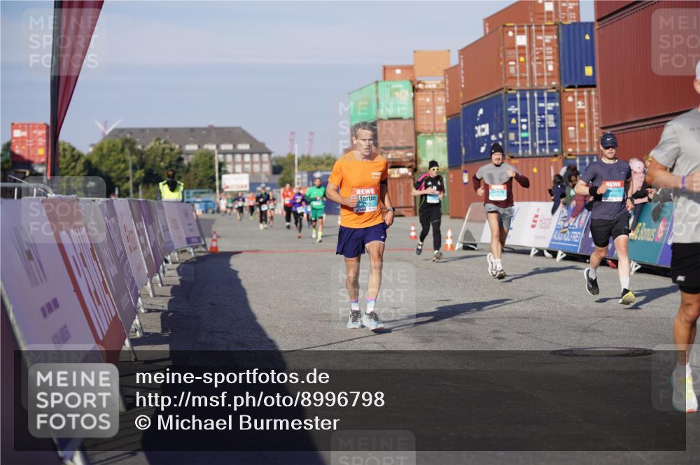 03.10.2025 - Köhlbrandbrückenlauf Michael Burmester http://msf.ph/oto/8996798 03.10.2025 10:00:07 Ziel 1071, 1109, 1237, 1315, 1946, 2777, 3378, 3820 meine-sportfotos.de