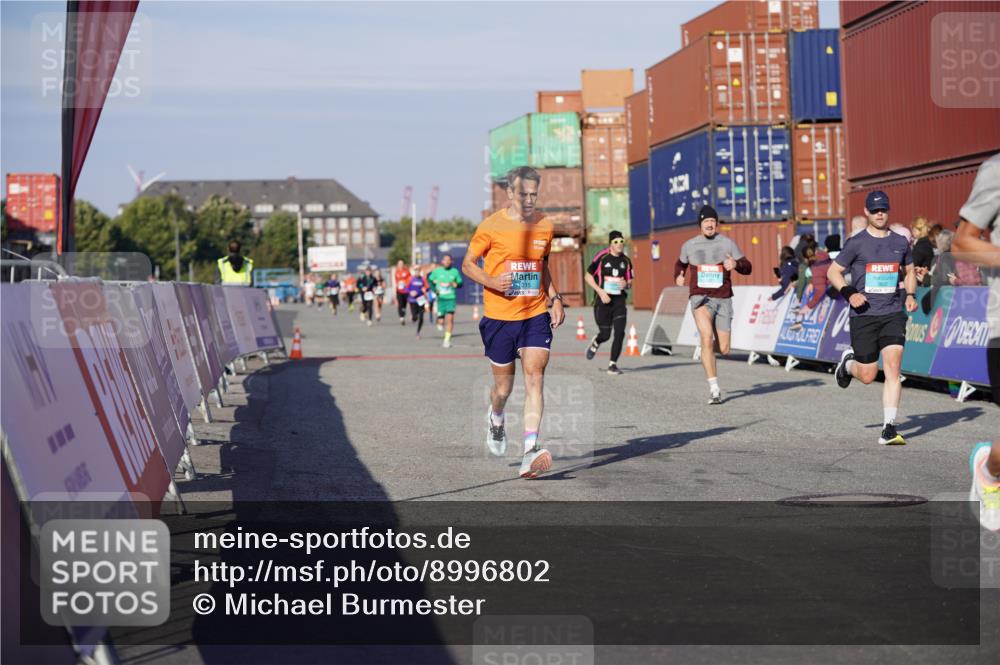 03.10.2025 - Köhlbrandbrückenlauf Michael Burmester http://msf.ph/oto/8996802 03.10.2025 10:00:07 Ziel 1071, 1109, 1237, 1315, 1946, 2777, 3378, 3820 meine-sportfotos.de