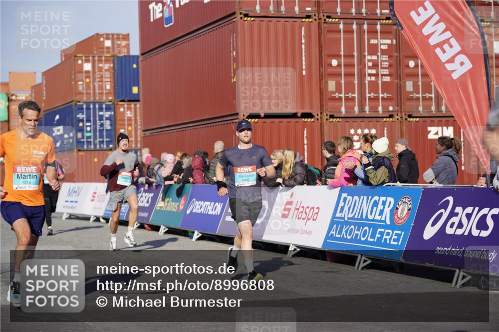 03.10.2025 - Köhlbrandbrückenlauf Michael Burmester http://msf.ph/oto/8996808 03.10.2025 10:00:08 Ziel 1071, 1109, 1237, 1315, 1946, 2777, 3820 meine-sportfotos.de