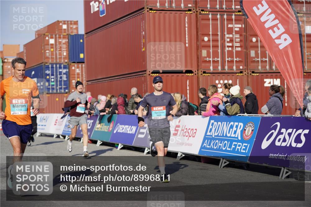 03.10.2025 - Köhlbrandbrückenlauf Michael Burmester http://msf.ph/oto/8996811 03.10.2025 10:00:08 Ziel 1071, 1109, 1237, 1315, 1946, 2777, 3820 meine-sportfotos.de