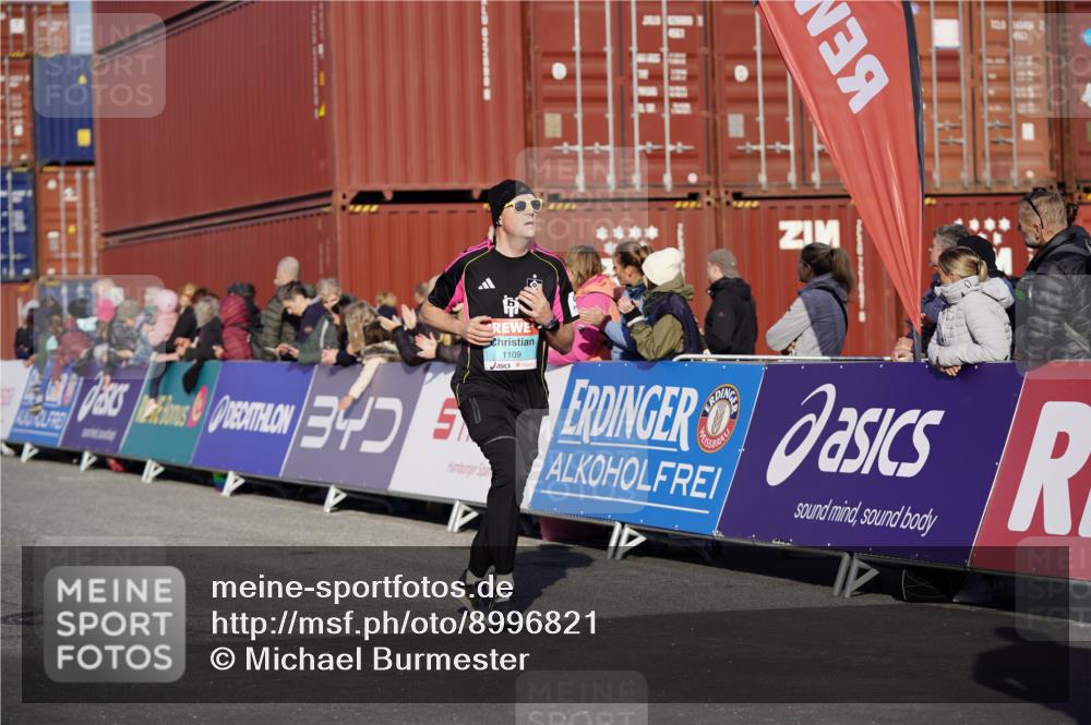 03.10.2025 - Köhlbrandbrückenlauf Michael Burmester http://msf.ph/oto/8996821 03.10.2025 10:00:12 Ziel 1071, 1109, 1237, 1315, 3041, 3820 meine-sportfotos.de