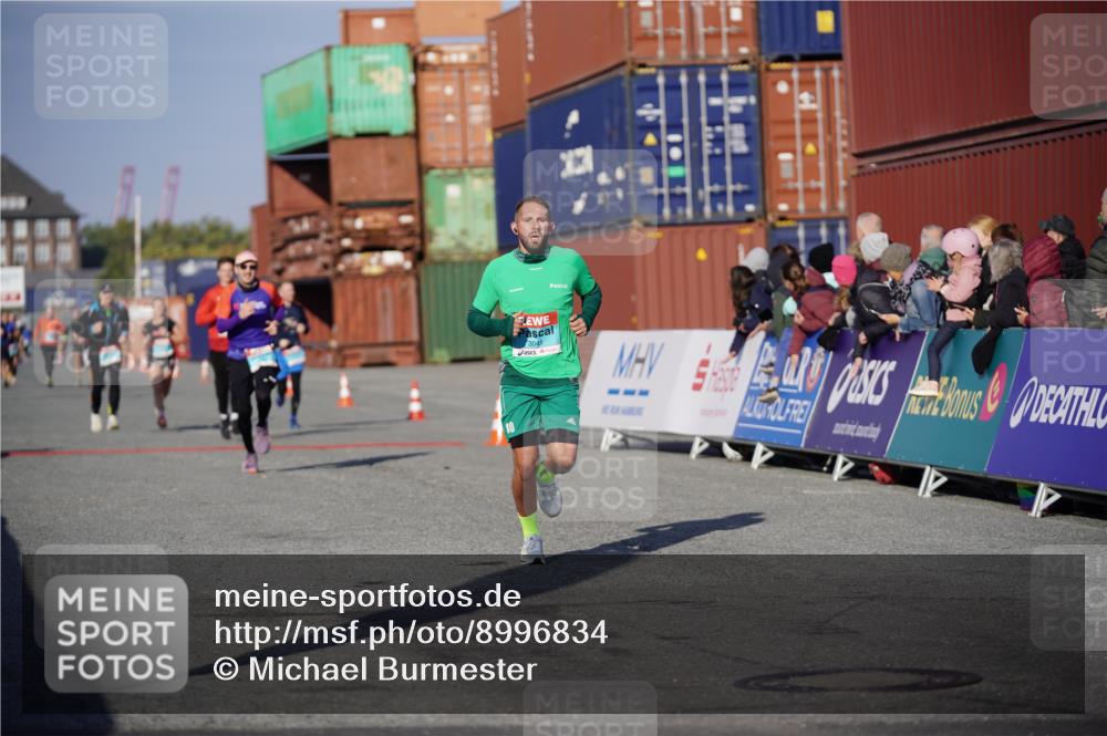 03.10.2025 - Köhlbrandbrückenlauf Michael Burmester http://msf.ph/oto/8996834 03.10.2025 10:00:14 Ziel 1071, 1106, 1109, 1237, 1315, 3041, 3820 meine-sportfotos.de