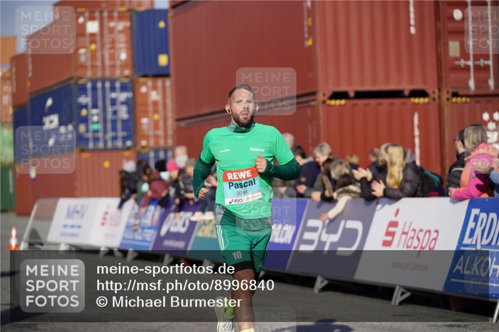 03.10.2025 - Köhlbrandbrückenlauf Michael Burmester http://msf.ph/oto/8996840 03.10.2025 10:00:16 Ziel 1106, 1109, 1118, 1237, 3041, 3820 meine-sportfotos.de
