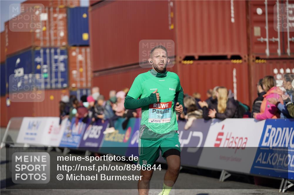 03.10.2025 - Köhlbrandbrückenlauf Michael Burmester http://msf.ph/oto/8996844 03.10.2025 10:00:16 Ziel 1106, 1109, 1118, 1237, 3041, 3820 meine-sportfotos.de