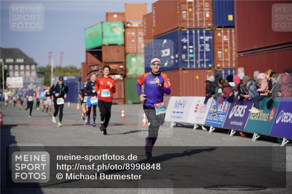 03.10.2025 - Köhlbrandbrückenlauf Michael Burmester http://msf.ph/oto/8996848 03.10.2025 10:00:17 Ziel 1106, 1109, 1118, 1237, 3041 meine-sportfotos.de