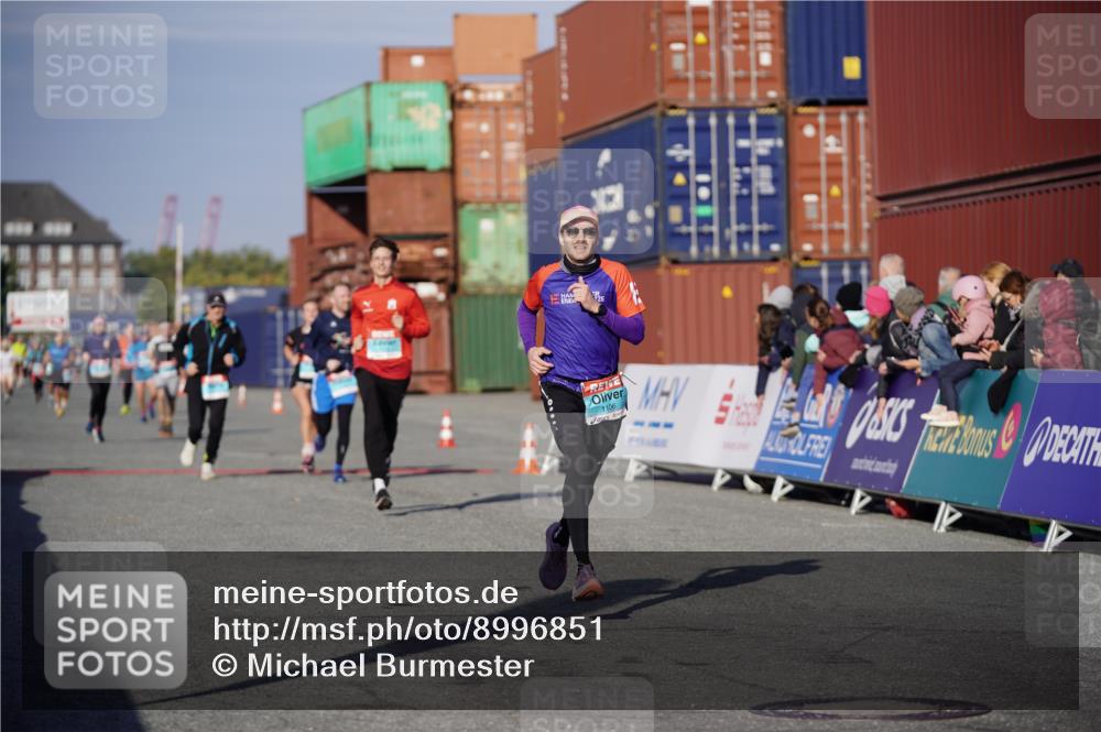 03.10.2025 - Köhlbrandbrückenlauf Michael Burmester http://msf.ph/oto/8996851 03.10.2025 10:00:17 Ziel 1106, 1109, 1118, 1237, 3041 meine-sportfotos.de