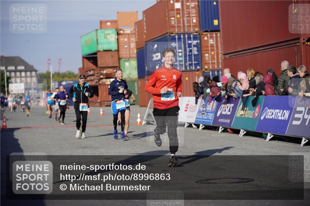 03.10.2025 - Köhlbrandbrückenlauf Michael Burmester http://msf.ph/oto/8996863 03.10.2025 10:00:20 Ziel 1018, 1106, 1118, 1175, 1262, 3041 meine-sportfotos.de