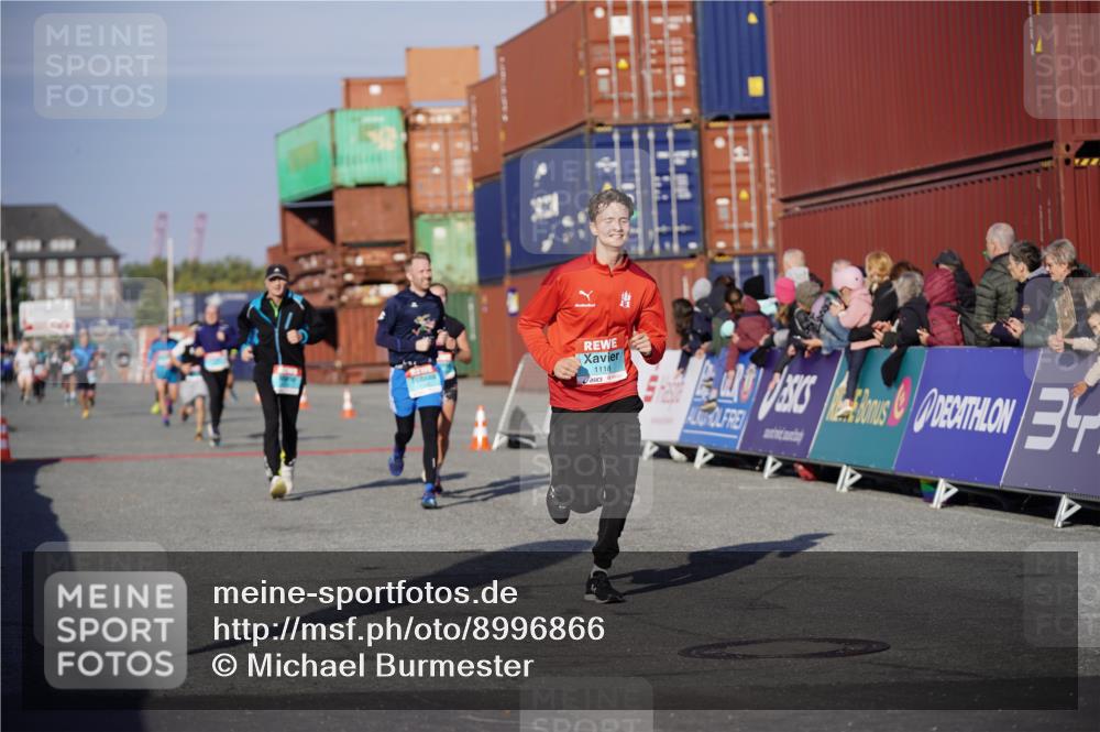 03.10.2025 - Köhlbrandbrückenlauf Michael Burmester http://msf.ph/oto/8996866 03.10.2025 10:00:20 Ziel 1018, 1106, 1118, 1175, 1262, 3041 meine-sportfotos.de