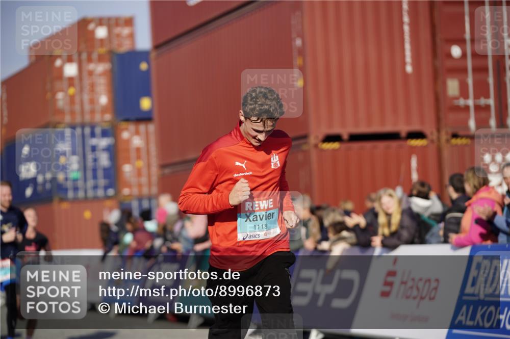 03.10.2025 - Köhlbrandbrückenlauf Michael Burmester http://msf.ph/oto/8996873 03.10.2025 10:00:21 Ziel 1018, 1106, 1118, 1175, 1262, 3041 meine-sportfotos.de