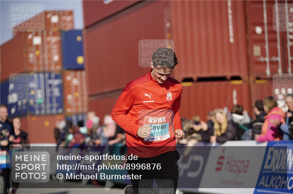 03.10.2025 - Köhlbrandbrückenlauf Michael Burmester http://msf.ph/oto/8996876 03.10.2025 10:00:21 Ziel 1018, 1106, 1118, 1175, 1262, 3041 meine-sportfotos.de