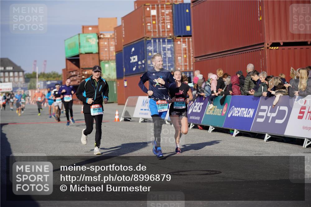 03.10.2025 - Köhlbrandbrückenlauf Michael Burmester http://msf.ph/oto/8996879 03.10.2025 10:00:22 Ziel 1018, 1106, 1118, 1175, 1262, 3041, 3650 meine-sportfotos.de