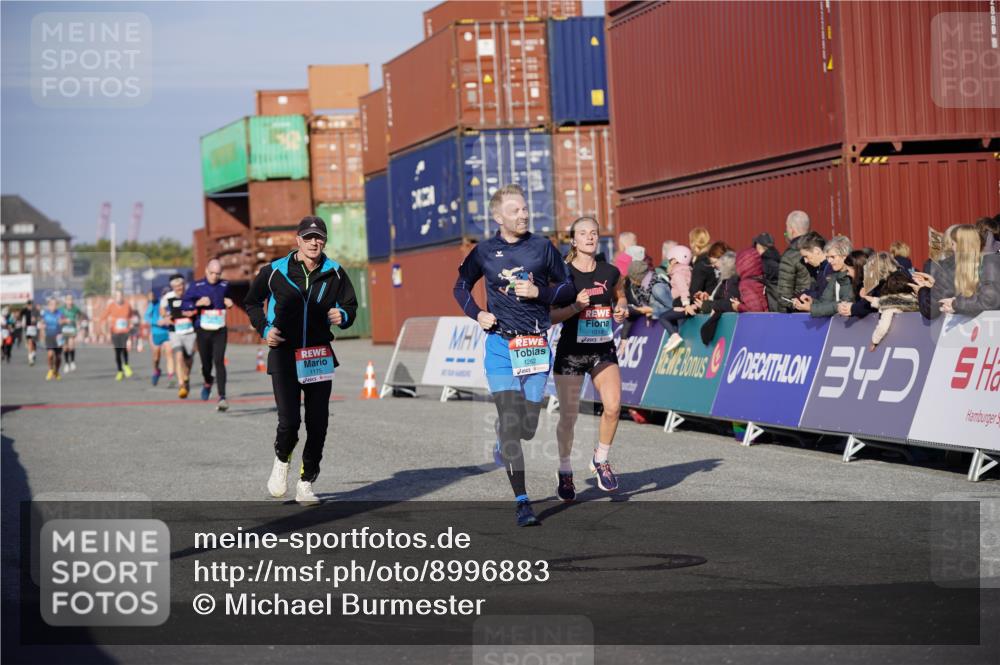 03.10.2025 - Köhlbrandbrückenlauf Michael Burmester http://msf.ph/oto/8996883 03.10.2025 10:00:22 Ziel 1018, 1106, 1118, 1175, 1262, 3041, 3650 meine-sportfotos.de