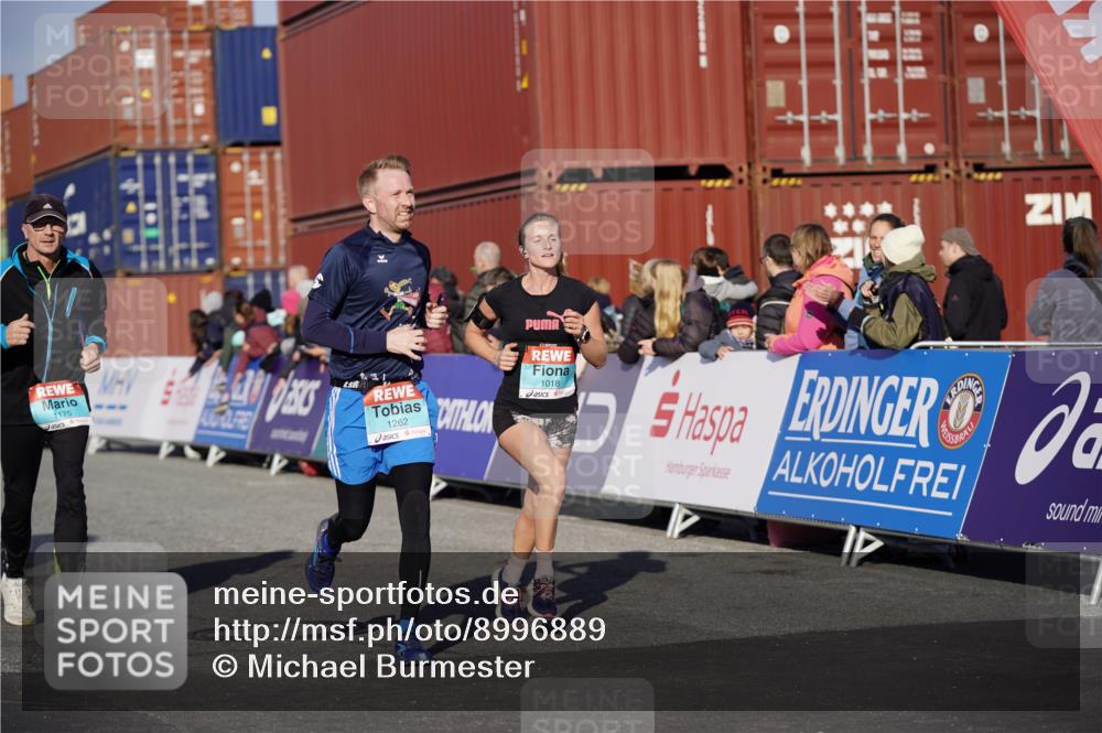 03.10.2025 - Köhlbrandbrückenlauf Michael Burmester http://msf.ph/oto/8996889 03.10.2025 10:00:23 Ziel 1018, 1106, 1118, 1175, 1262, 3041, 3650 meine-sportfotos.de